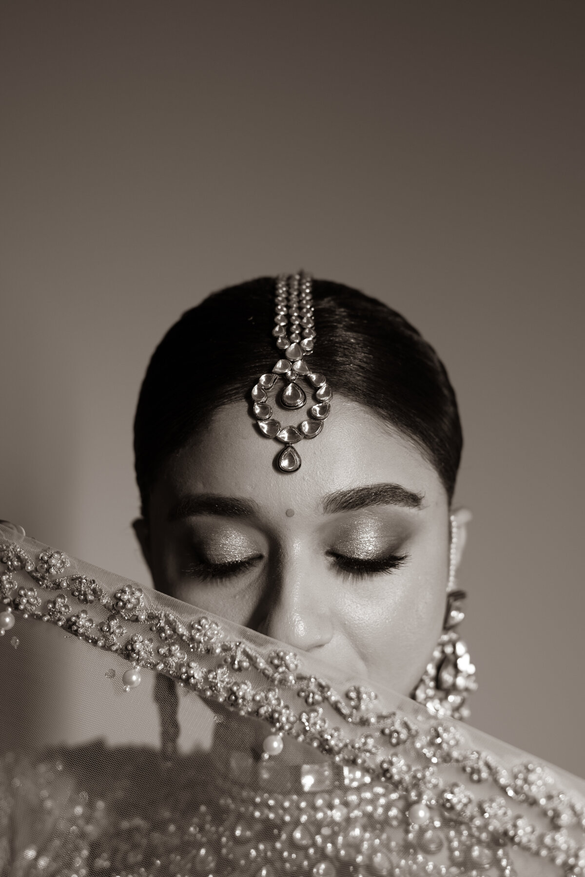 WEDDING OUTFIT DETAILS | BRIDE PORTRAITS | LUXURY WEDDING PHOTOGRAPHER | PORTFOLIO | TEAM OMBRE