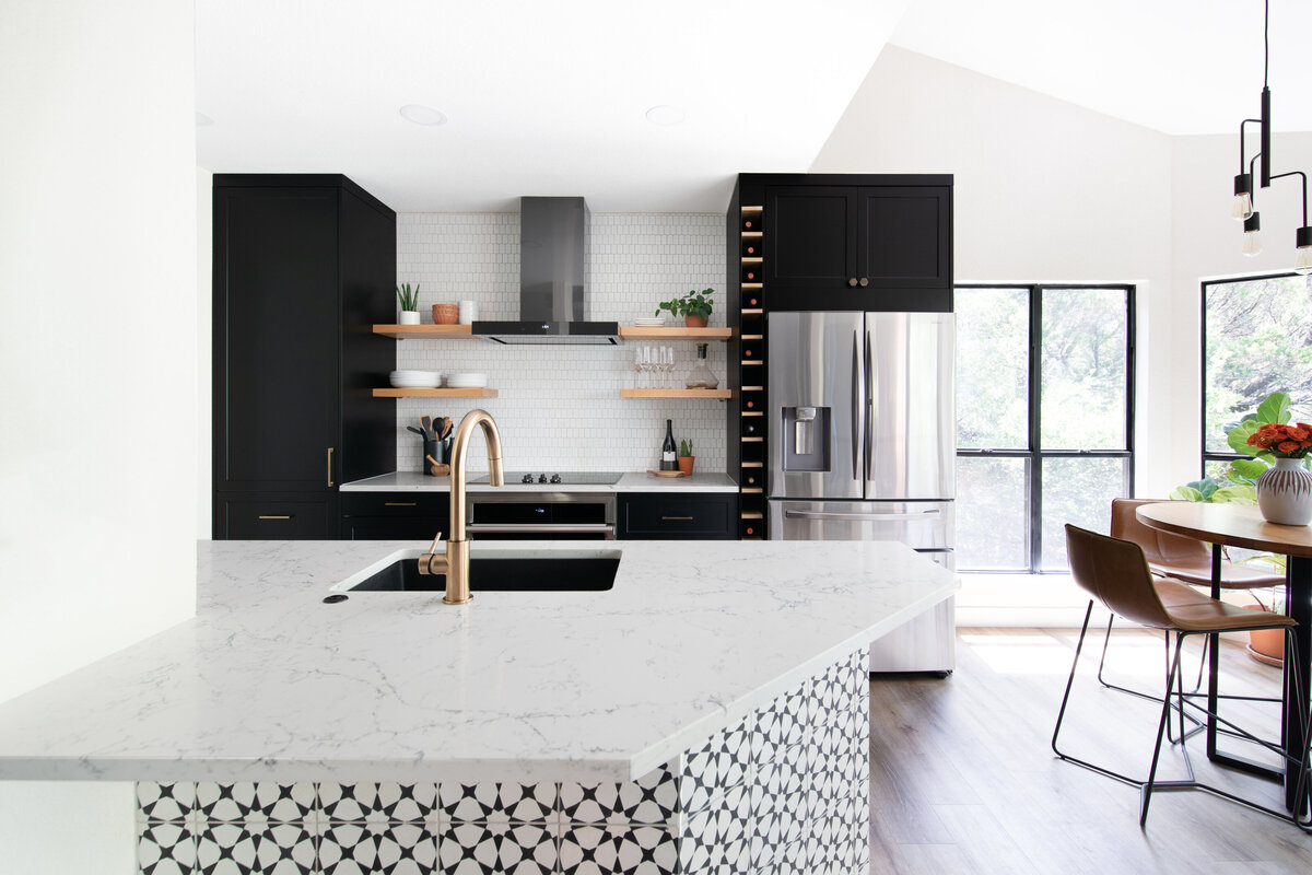 hello-home-austin-modern-black-and-white-kichen-remodel-wine-storage-open-shelves-black-cabinets-16