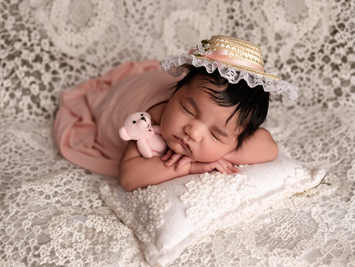 toronto-newborn-photographer-600toronto-newborn-photographer-605
