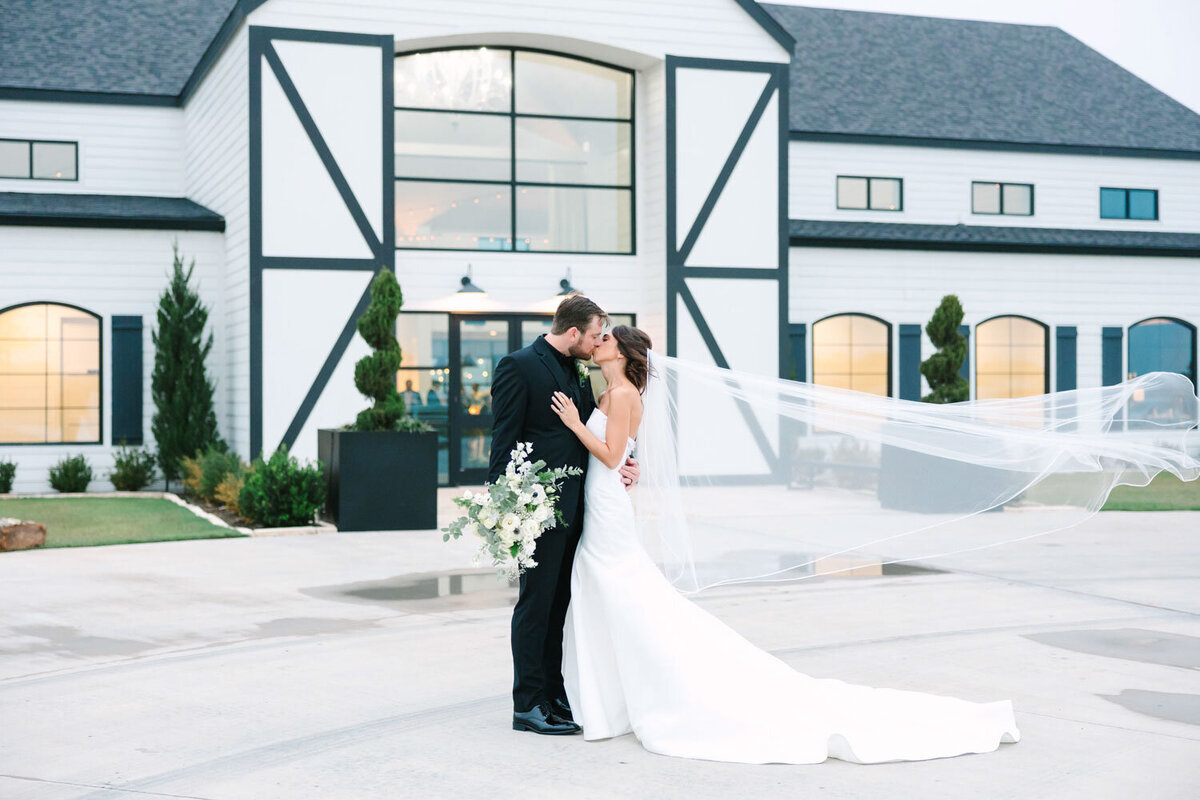 Sydney-and-Carsen-Luxury-wedding-in-Dallas-Texas-Bella-Vista-Wedding-Planning-067