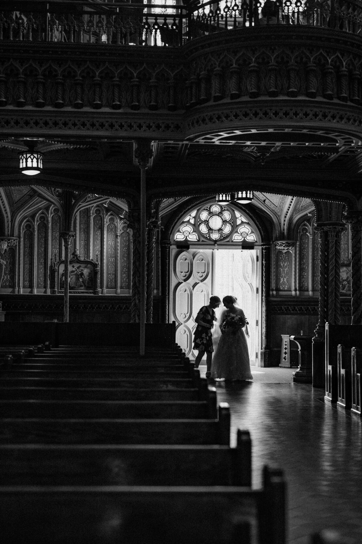 wedding-photography-Notre-Dame-Basilica-church-Catholic-Ottawa-Ontario-3