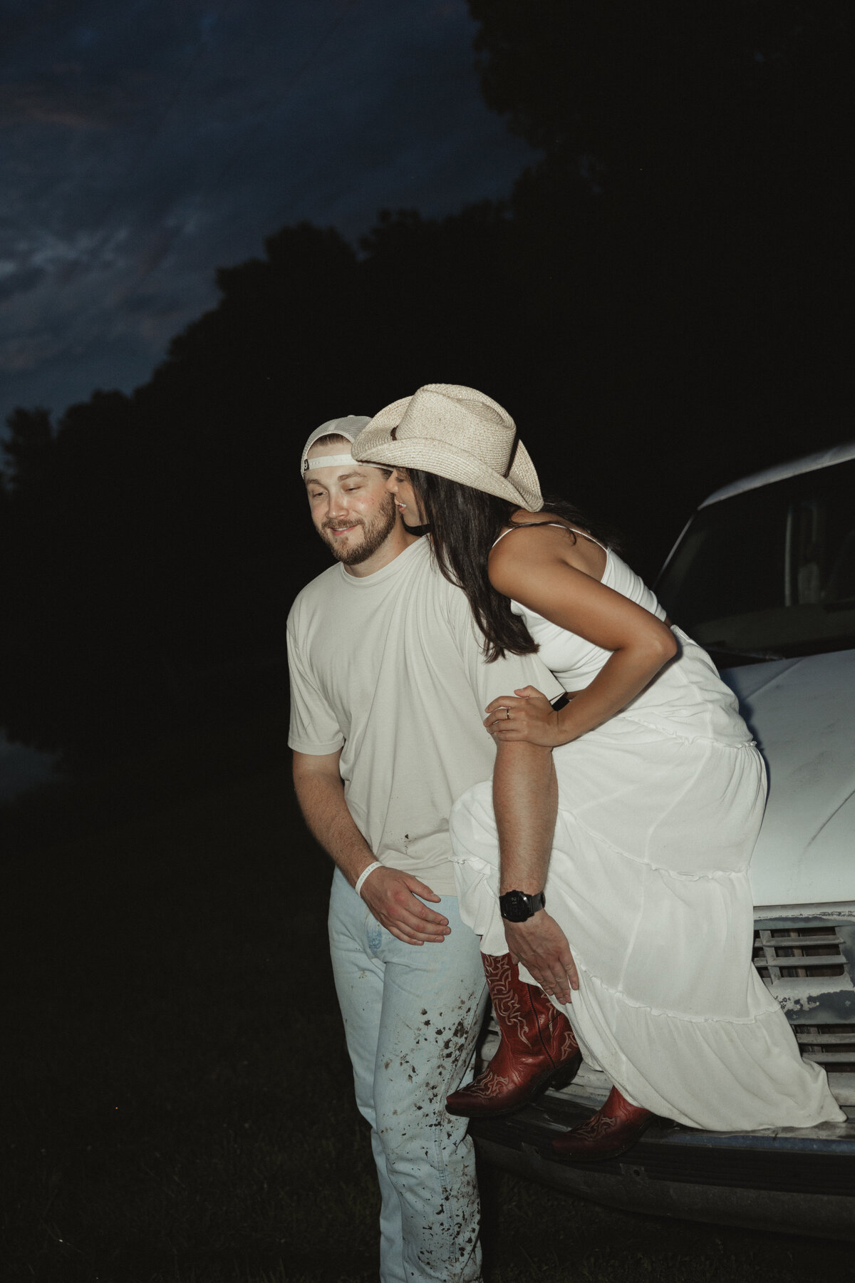 Wildflowercouplessessionwithtruck_emilyarwinephoto-232