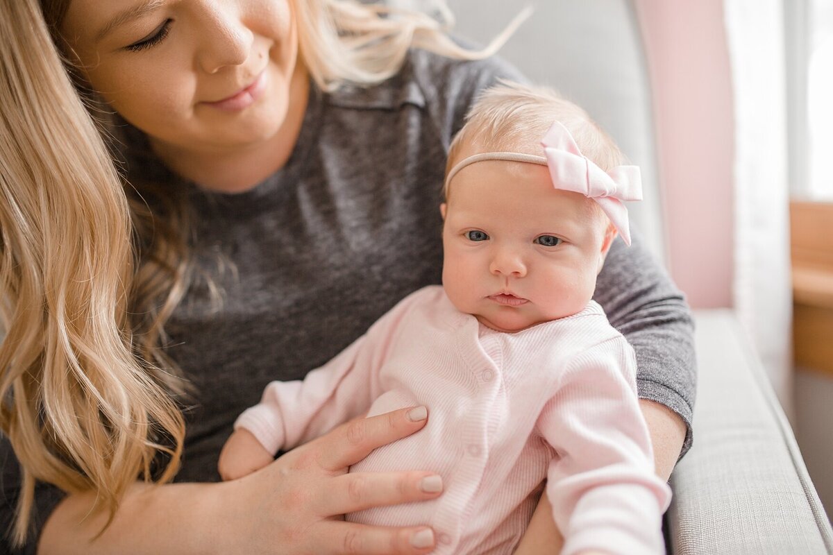 baby-new-born-photos-minnesota-light-alexandra-robyn-best-of-twin-cities_0004