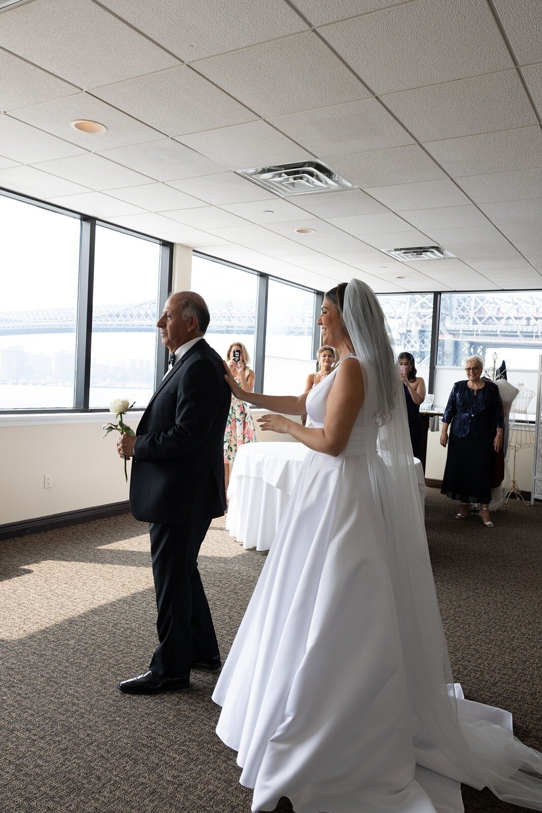 Bride-and-dad-first-look-at-Giando's-suite-1