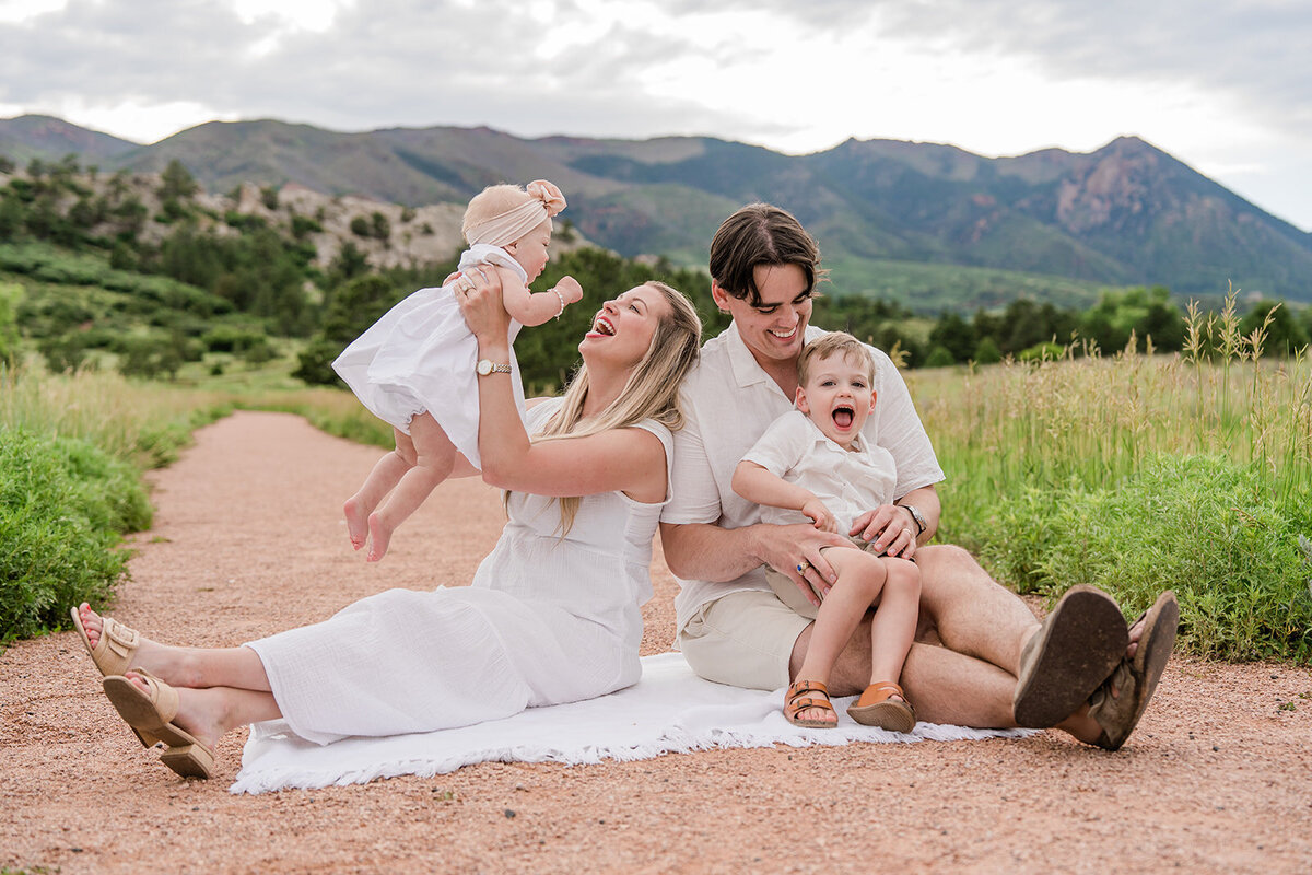 colorado-springs-family-photographer-session-candid-kids-1