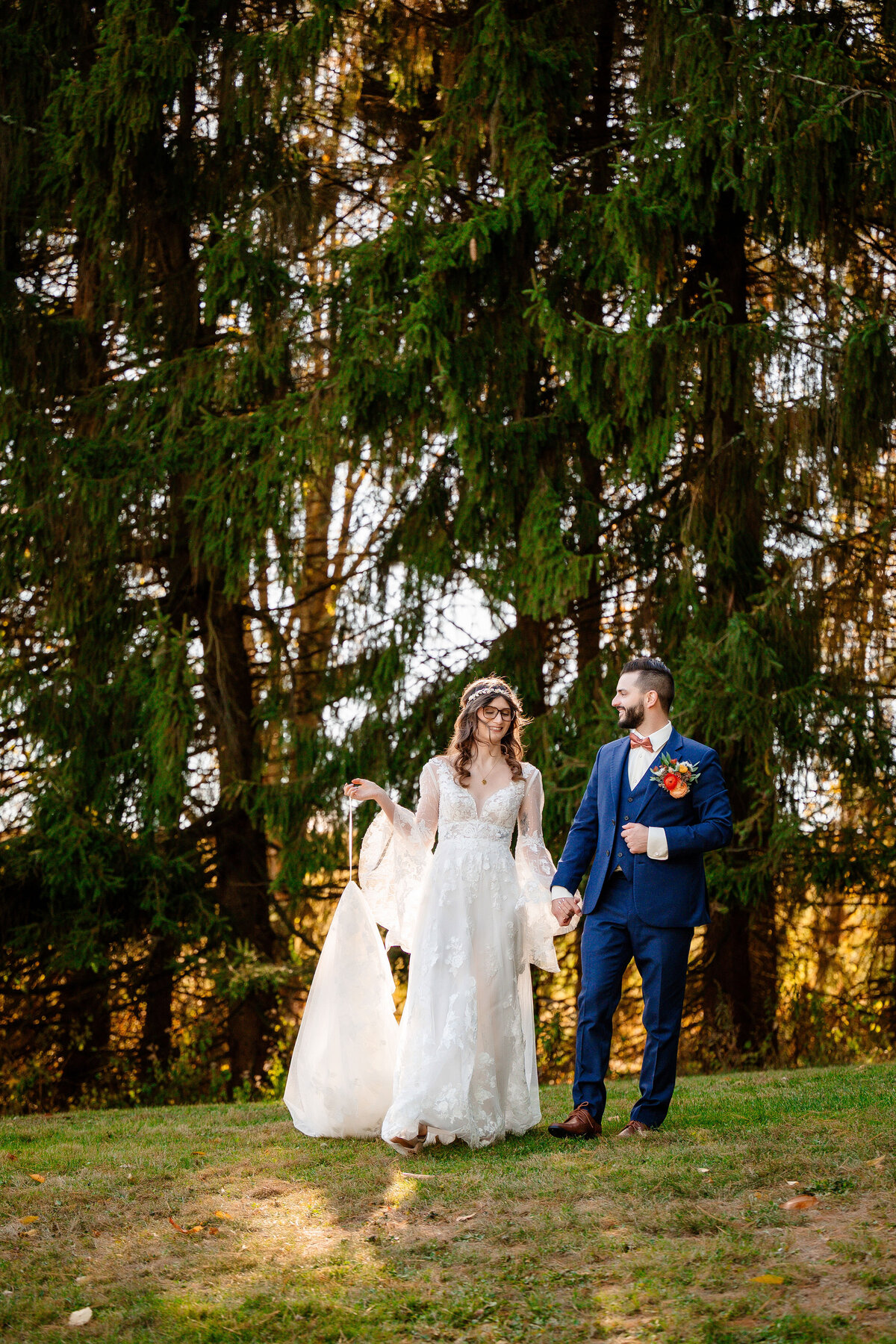 wedding pic at shady elms farm by leeann marie