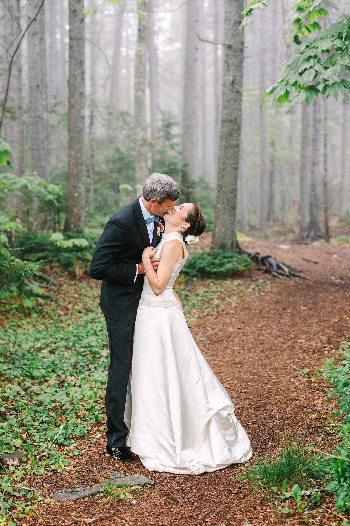 Modern_Black_Tie_Rainy_Summer_Wedding_Spruce_Point_Inn_Maine_Photography_0091