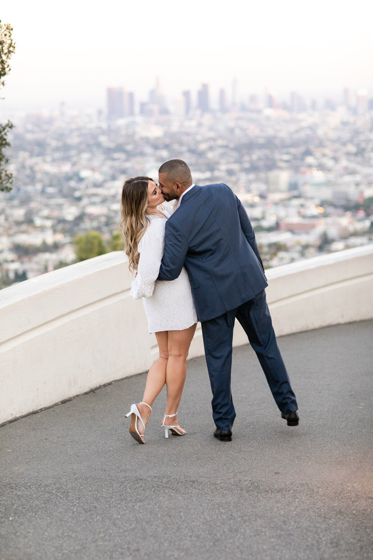 couple kissing overlooking DT los Angeles