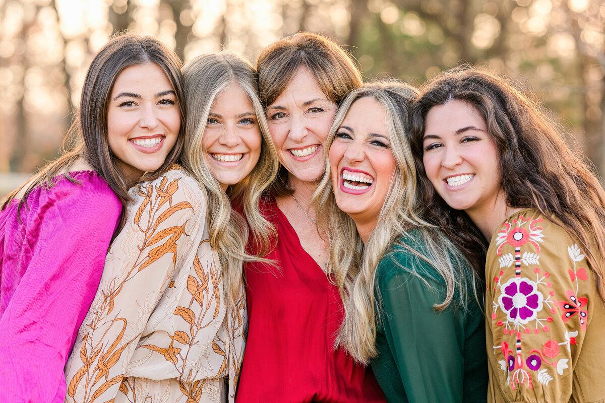 4-sisters-with-their-mom
