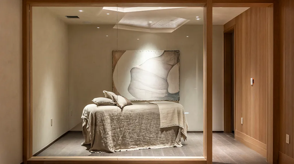 Modern, zen spa in Velvaere