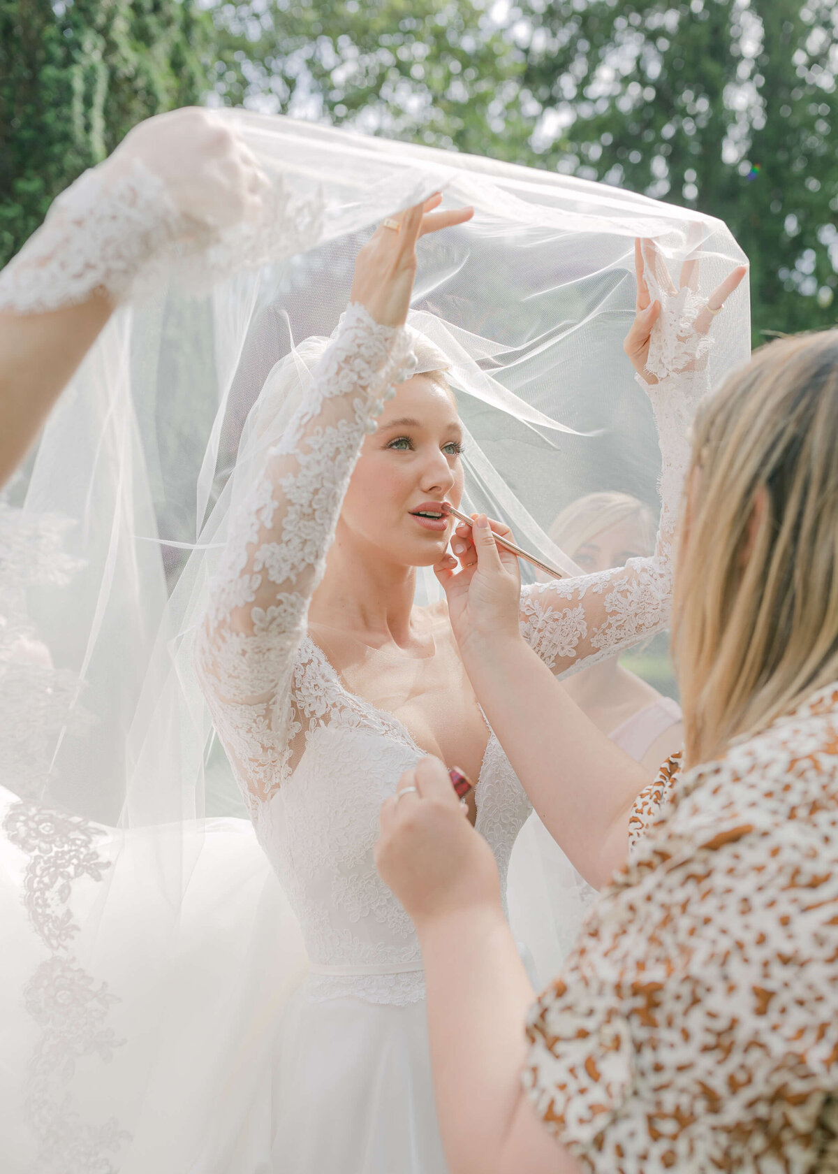 chloe-winstanley-weddings-suzanne-neville-kelly-dawn