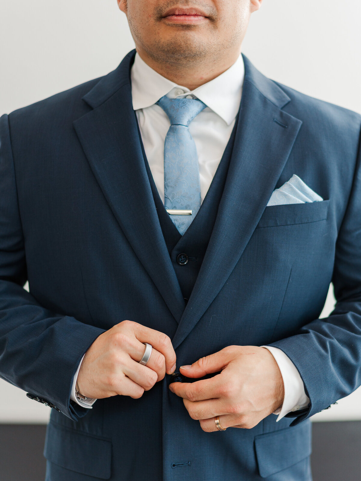 Chateaux at Fox Meadows Colorful Spring Wedding Light and Airy Elena Spraguer Photography  0032