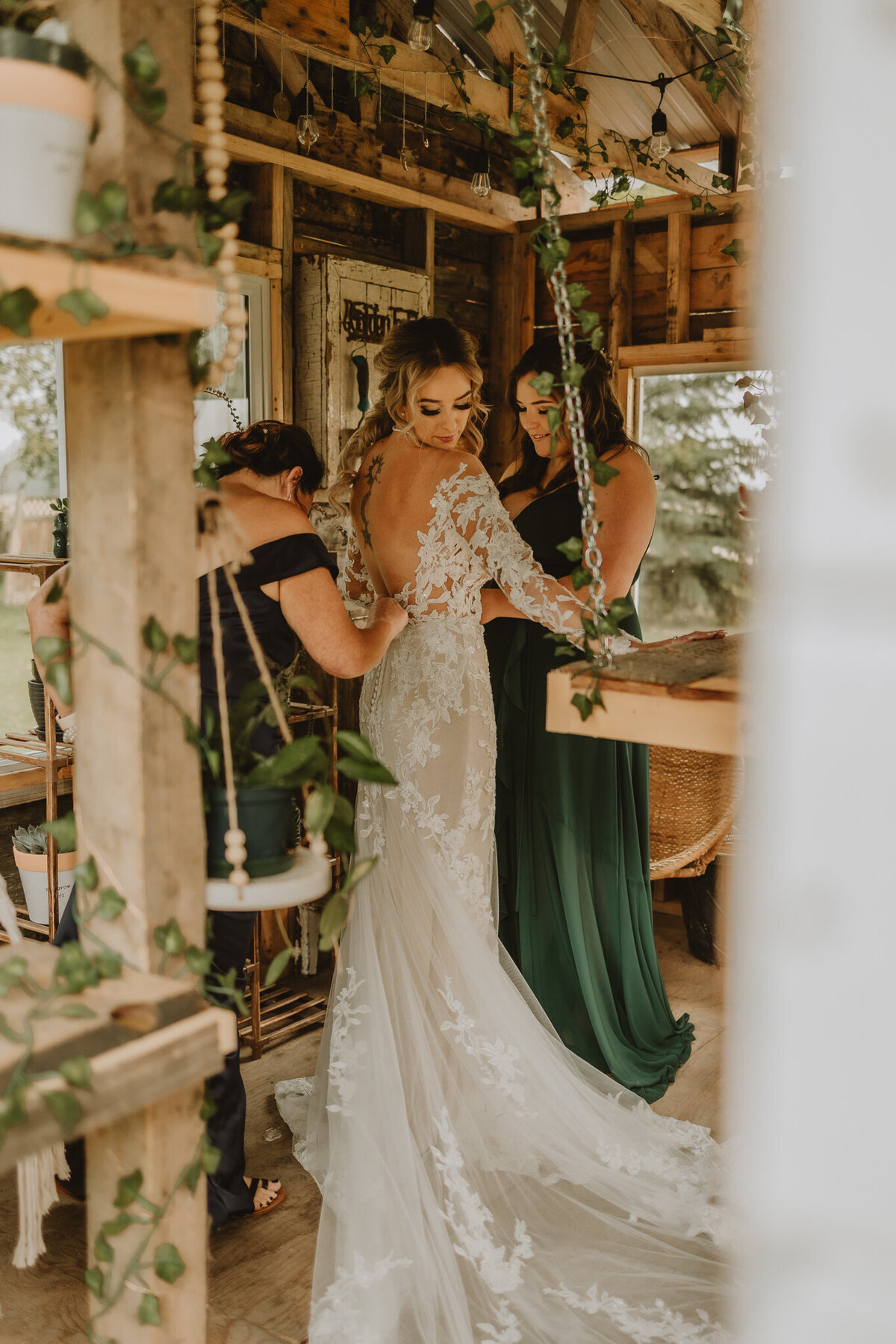 Bride getting done up by bridesmaid in Edmonton, AB