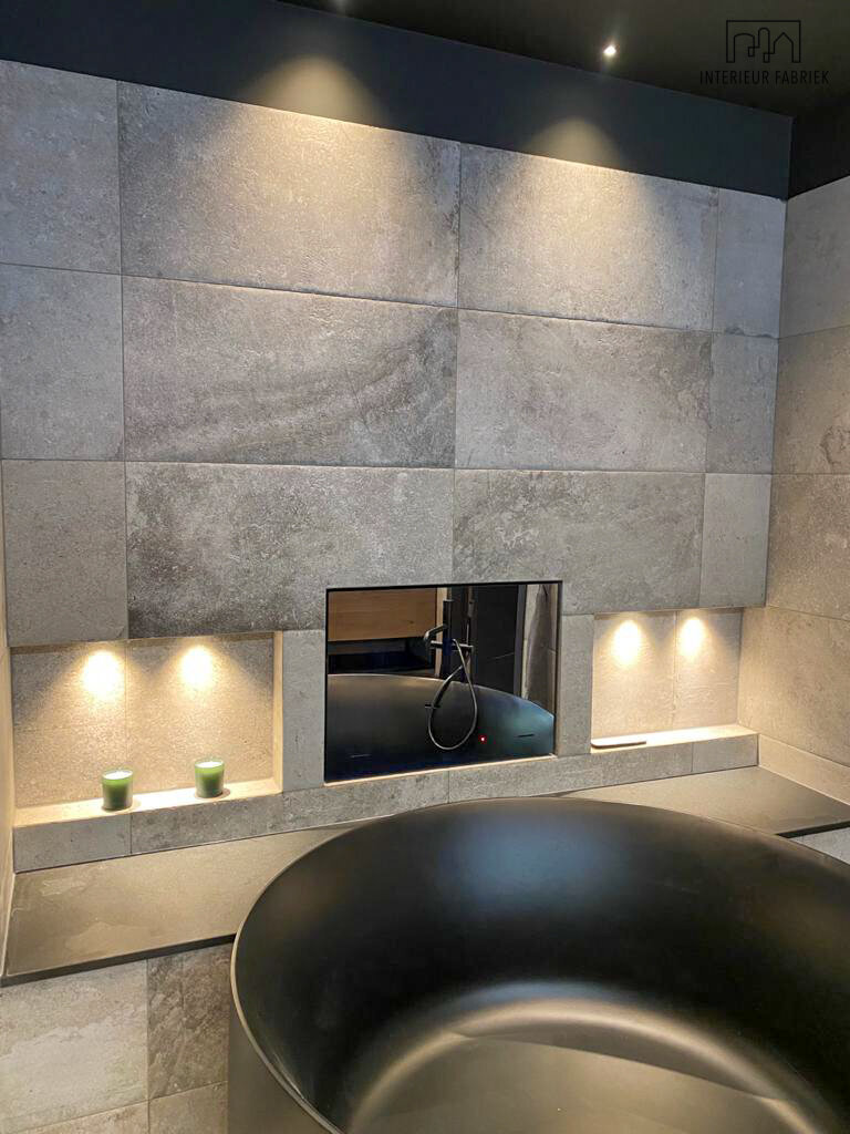 Zwarte kranen Woerden, Interieurontwerp Woerden, Interieuradvies Woerden, Badkamer Woerden, Badkamerontwerp Woerden, Zwart toilet Woerden, Toilet Woerden, Ronde spiegels Woerden, Vrijstaand Bad