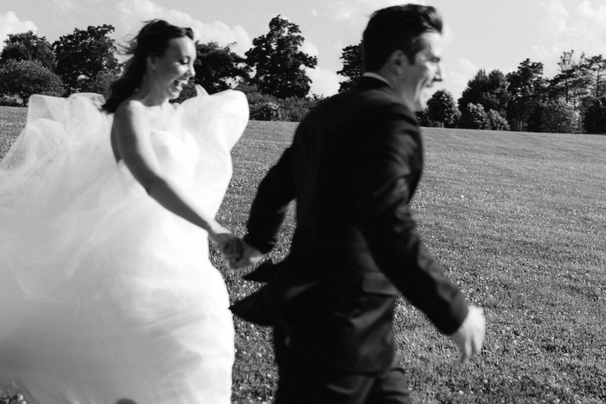 couple-running-st louis-wedding- photographer-little-rock-arkansas-runaway-bride-little-rock-wedding-photographer-best arkansas-wedding-elopement-photographer