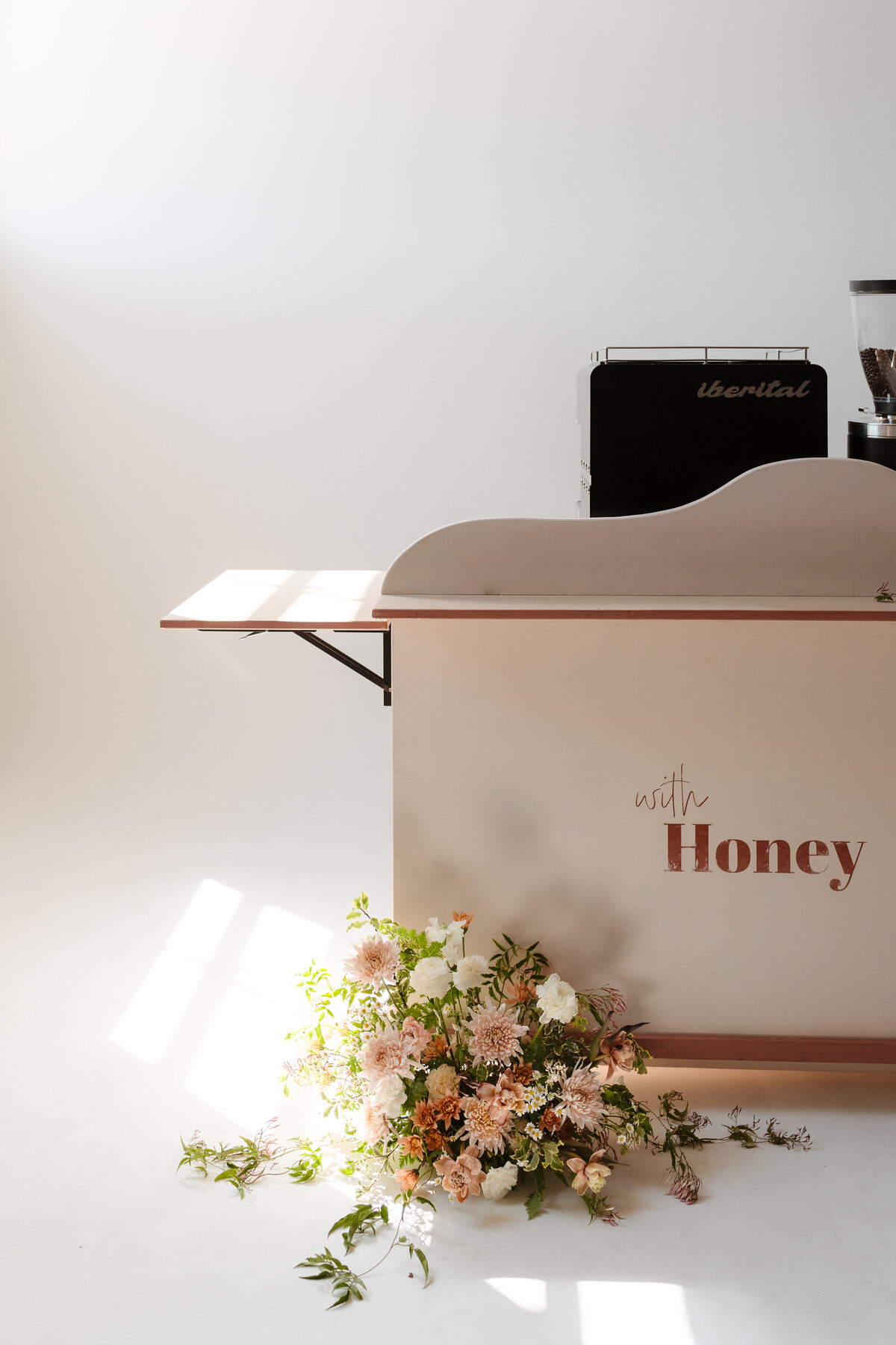 Elevate your event with With Honey — Boise’s modern mobile coffee cart serving specialty espresso drinks, signature mocktails, and custom coffee bars for weddings, corporate events, and private parties across Idaho.

From latte art printing to branded cups and an elegant mobile trailer, we bring luxury coffee catering to life — whether you're planning a downtown Boise brand activation, a McCall wedding, or an employee appreciation day in Meridian.
