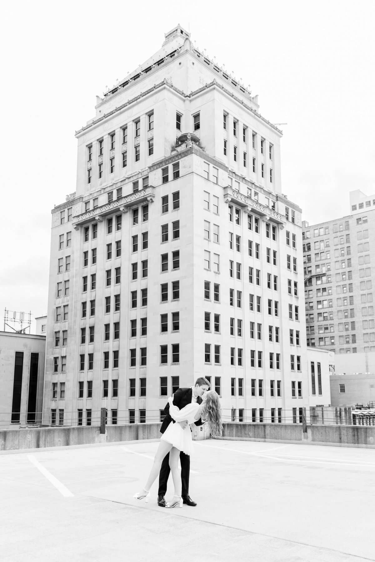 DowntownCincinnatiEnagementSessionPhotography-9