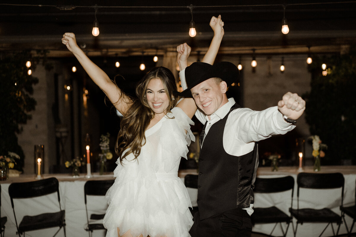 C&R_WED-1073