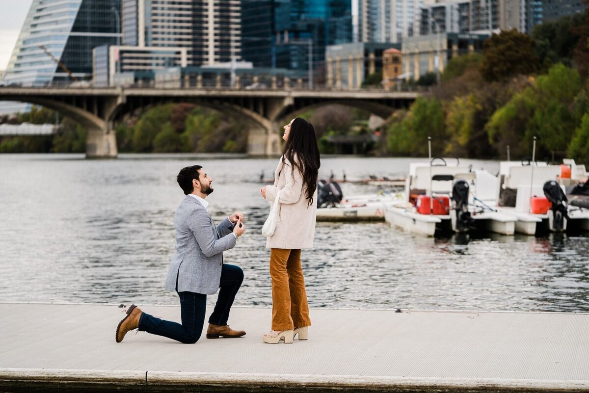 retro-boat-proposal-downtown-austin-001-1535x1024