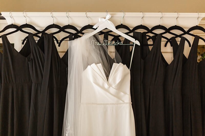 Classic Wedding at City Church of Evansville with Reception at ECC019