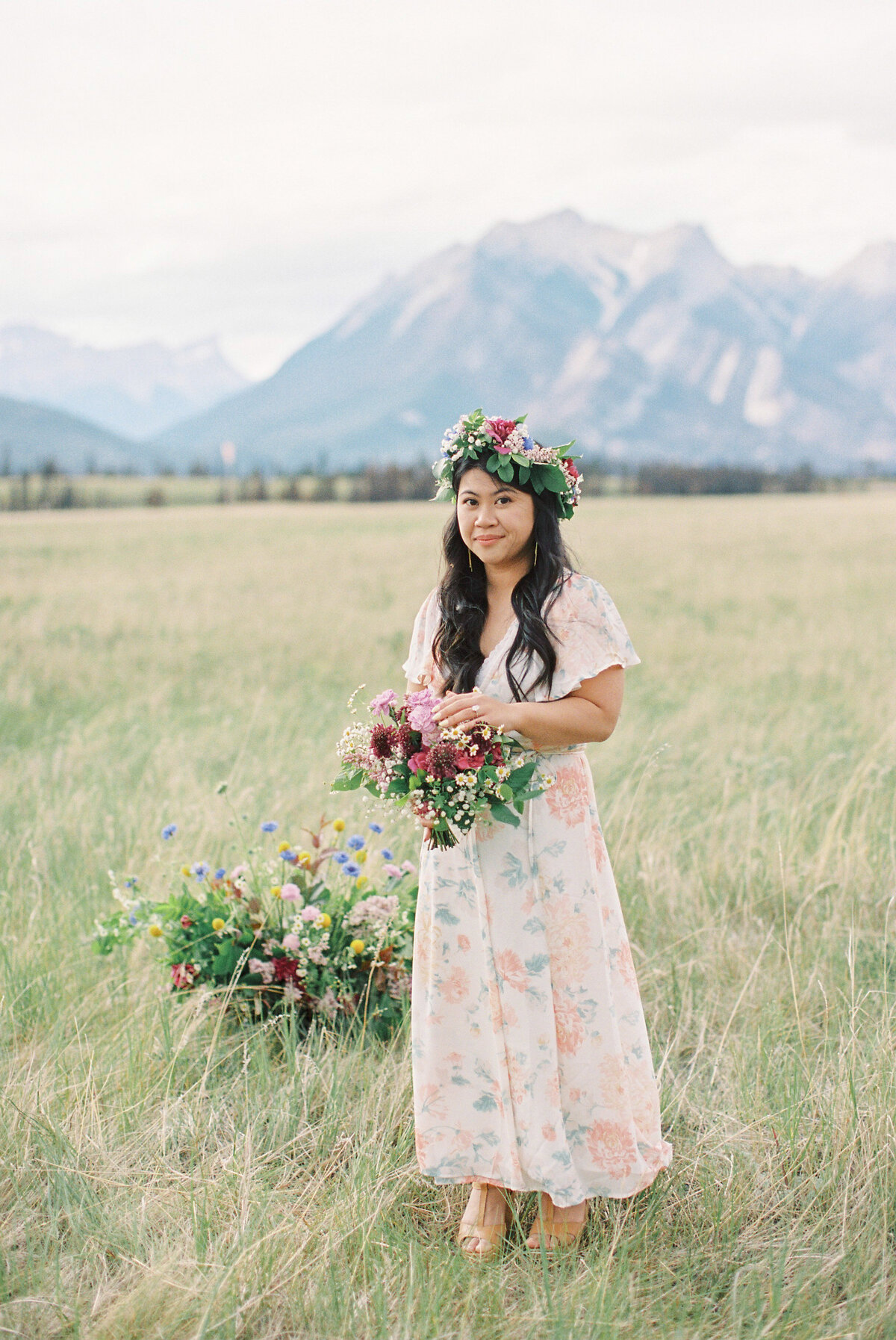 bride in front of mountains in jasper