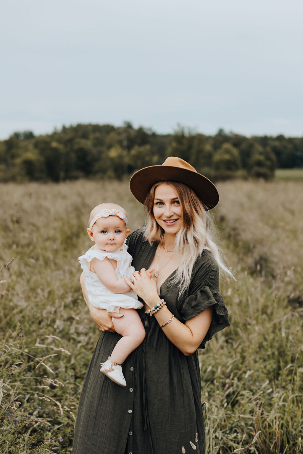 Open Field Ottawa Family Photos - Andrews Family 6 - Maiora Studios