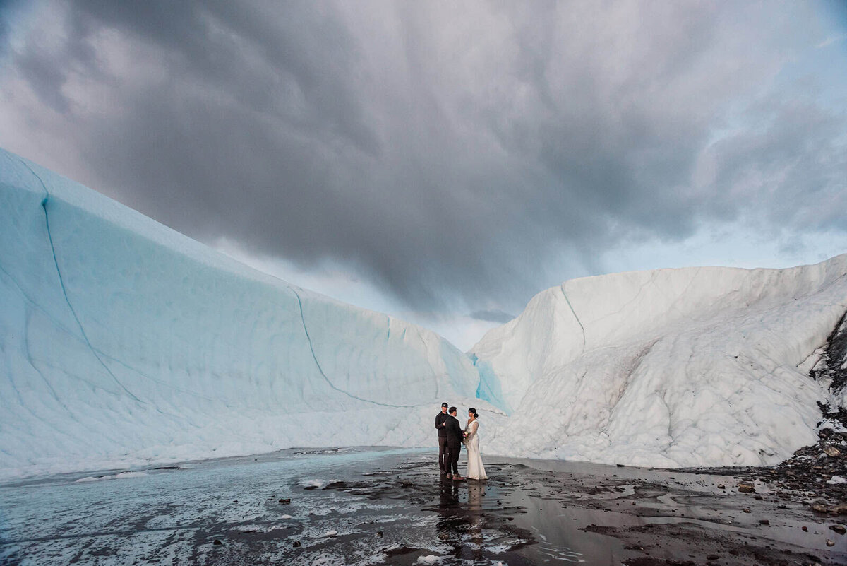 matanuska-glacier-elopement-in-alaska-Soul-and-Sky-Weddings