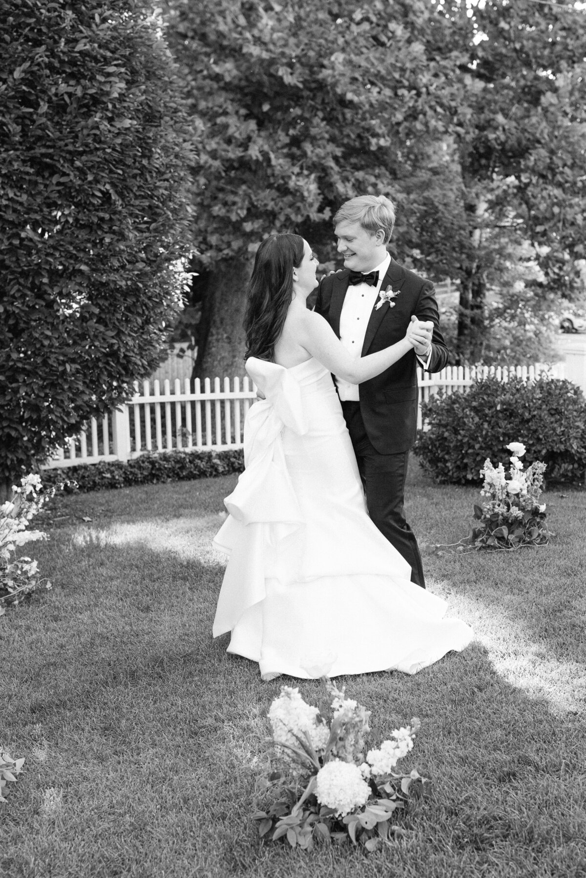 NW_elegant-romantic-graybarns-wedding-CT-1097