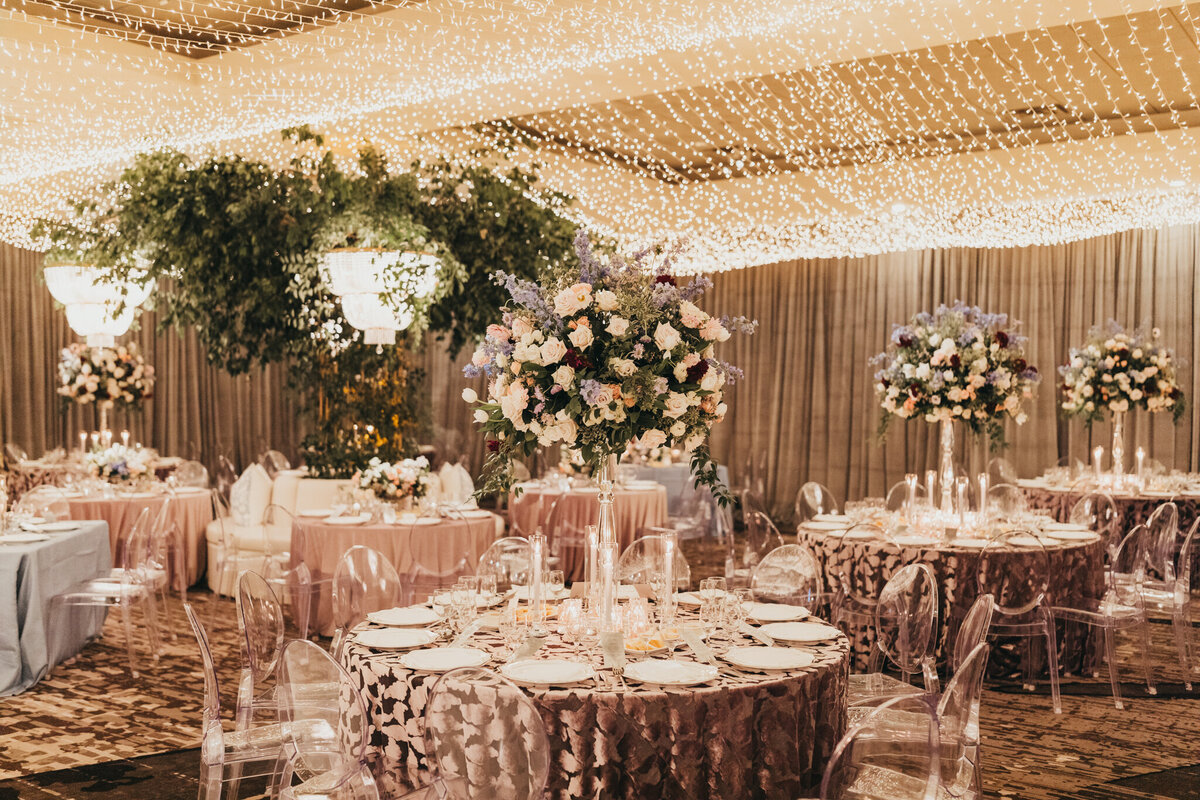 stunning flroals and linens for a luxury wedding in houston with allys photography