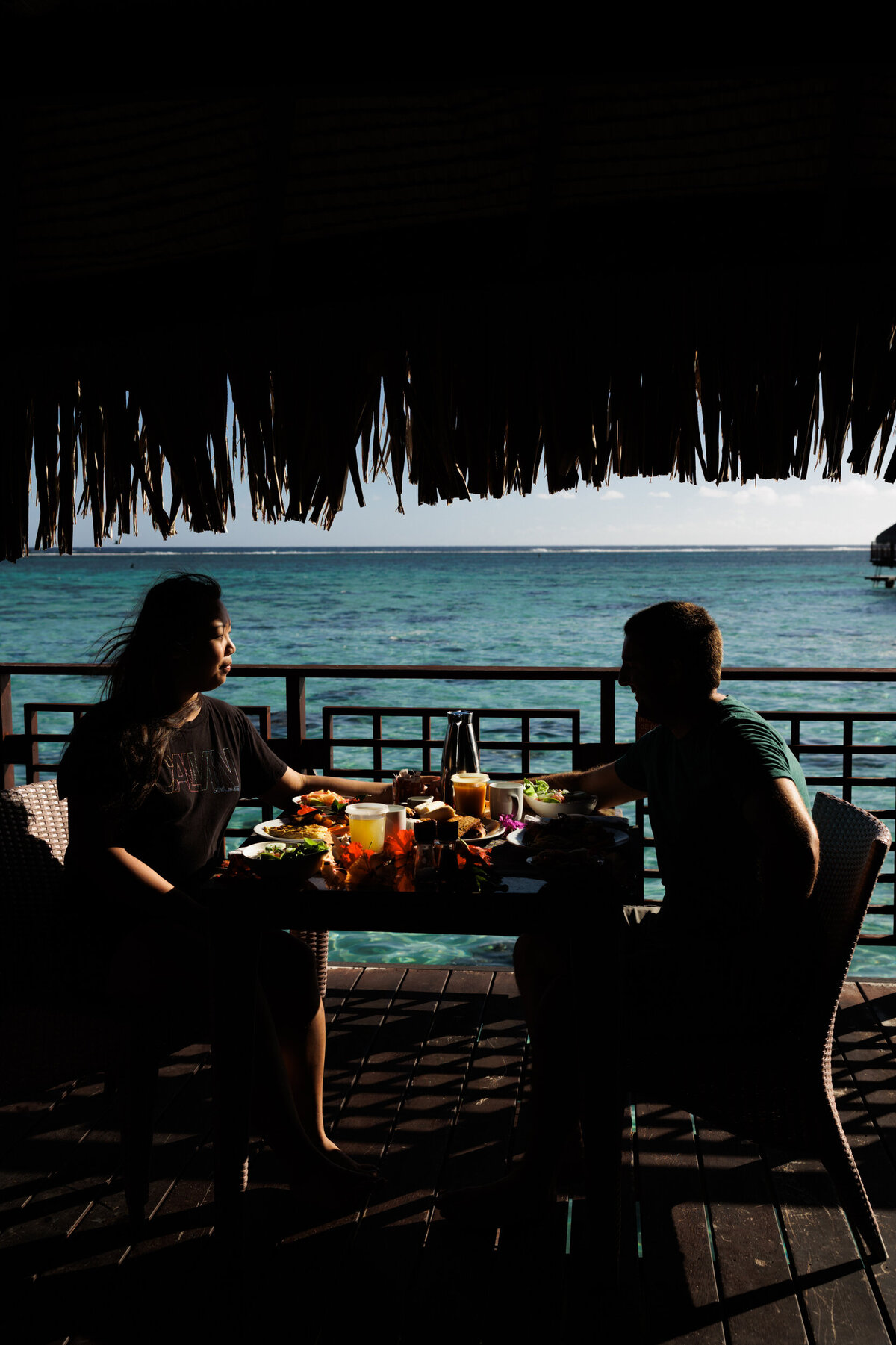 wedding-couple-shares-breakfast-hilton-moorea-tahiti
