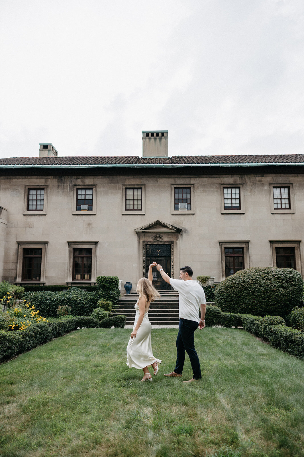 timeless-romantic-estate-engagement-photoshoot-3