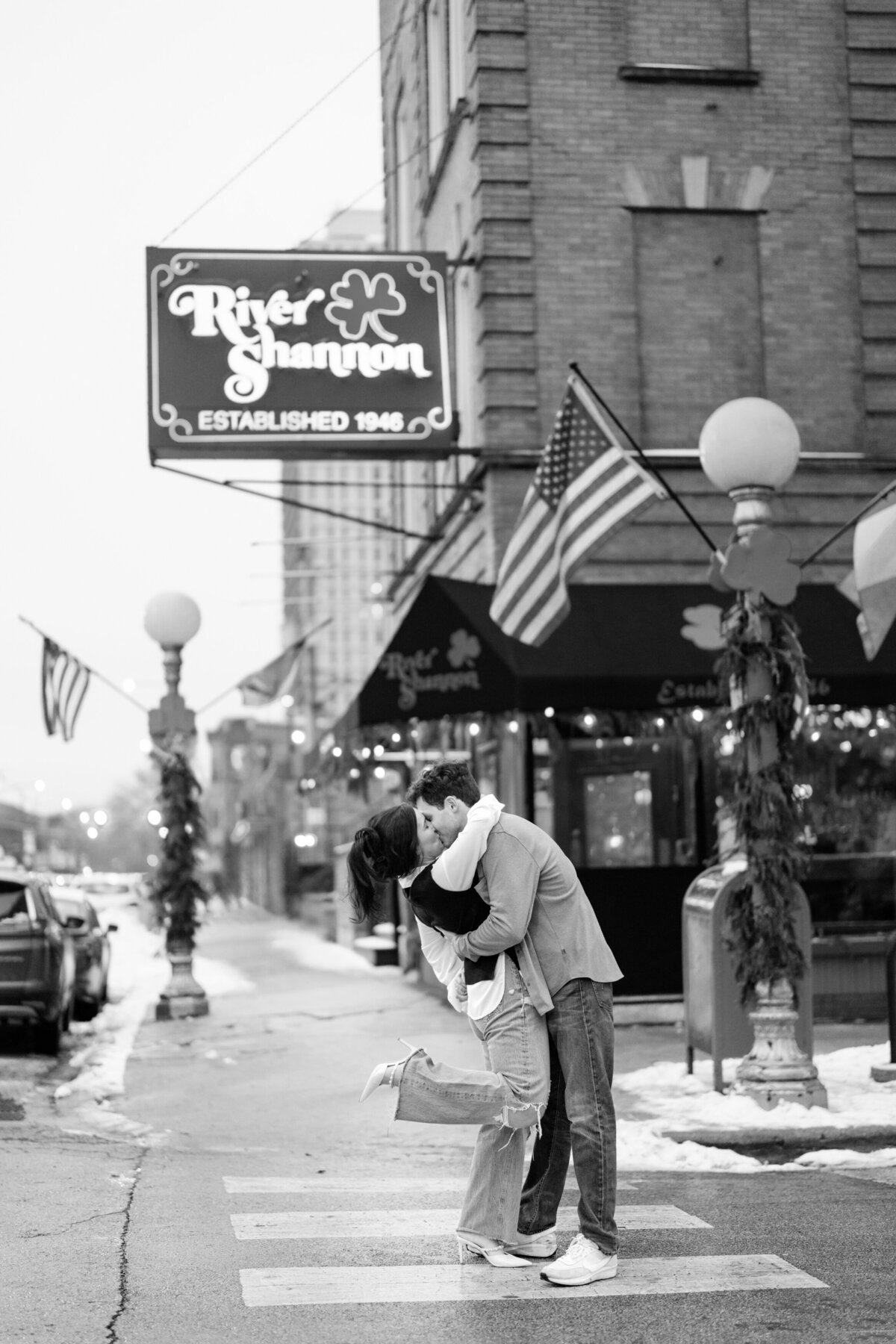 Aspen-Avenue-Chicago-Wedding-Photographer-Hilton-Palmer-House-Vintage-Hotel-Timeless-Editorial-FAV-68