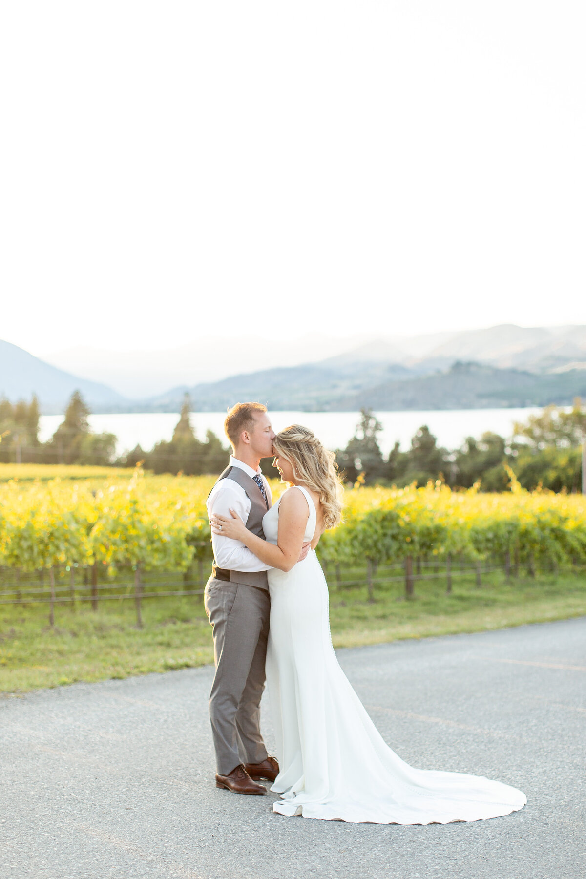 BradyandCarolineTsillanCellarsEmilyMollerPhotographyPreview-33 (1)