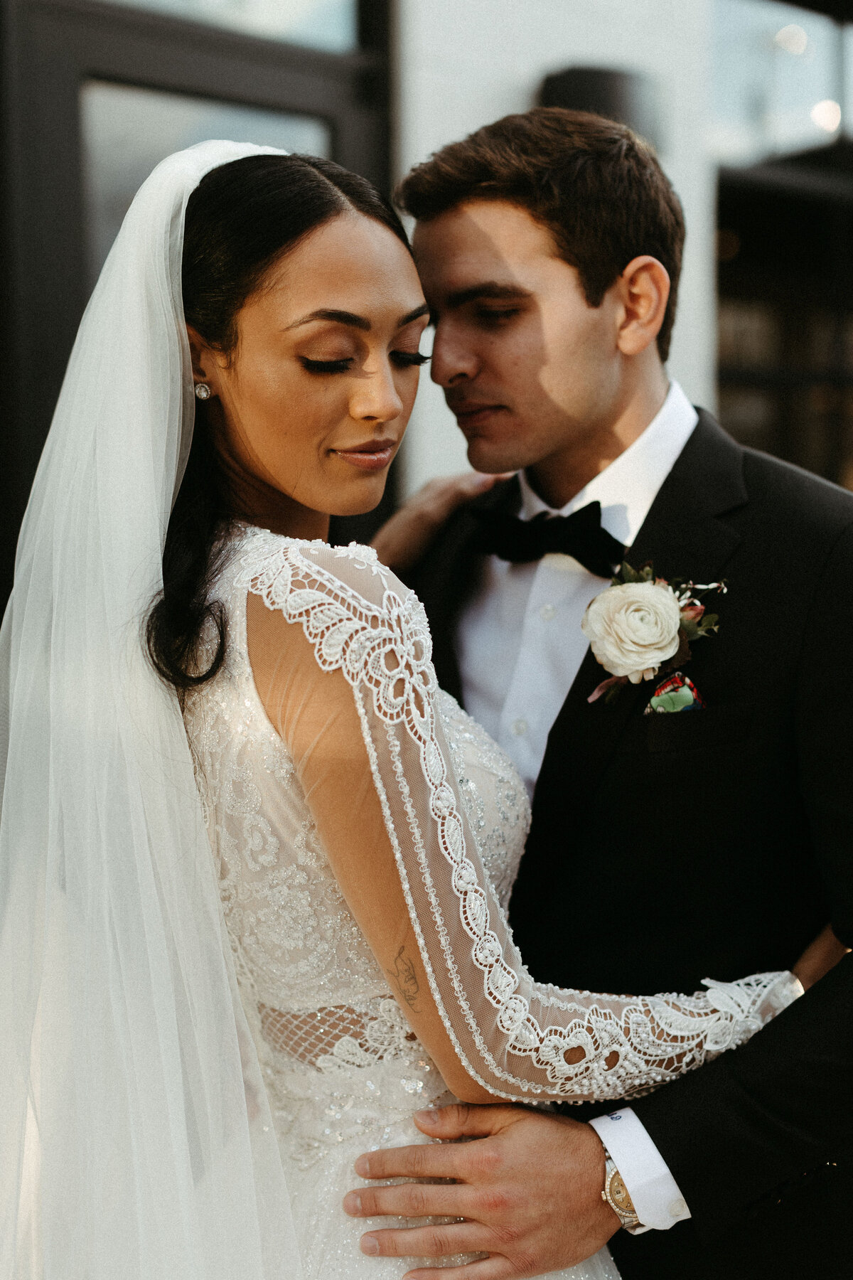 Art deco 1920s, gatsby inspired wedding with hues of terra cotta, dusty pink, mauve, and burgundy. Lush roses, ranunculus, and copper beech highlight the florals. Designed by Rosemary and Finch in Nashville, TN.