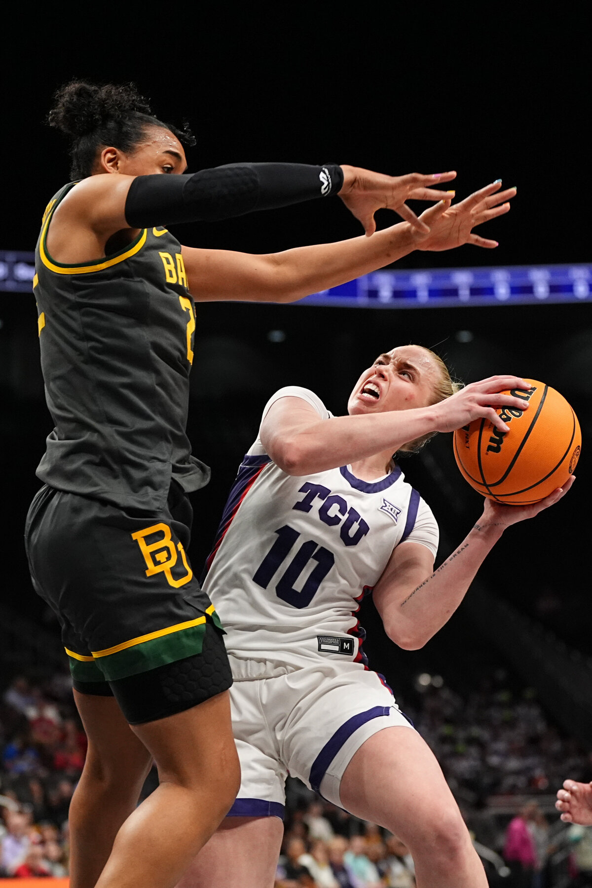 kansas-city-sports-photography-0143-basketball-player-driving-to-hoop-against-defender