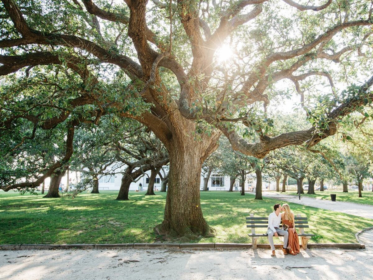 historic-downtown-charleston-engagement-photos--by-philip-casey-008