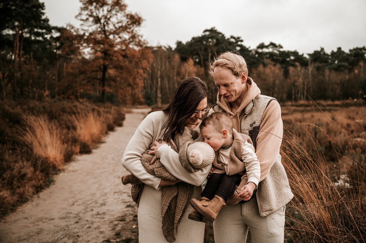 Jiscafotografie_gezinsshoot_gezinsfotografie_newbornshoot_newbornfotograaf_fotograafnijmegen_fotograaf-144