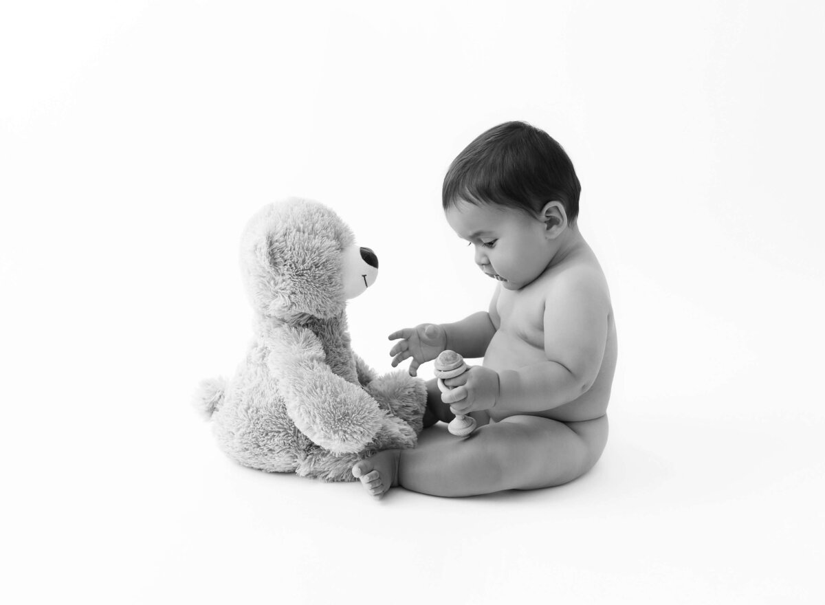B&W modern baby photoshoot in captured by NYC baby photographer