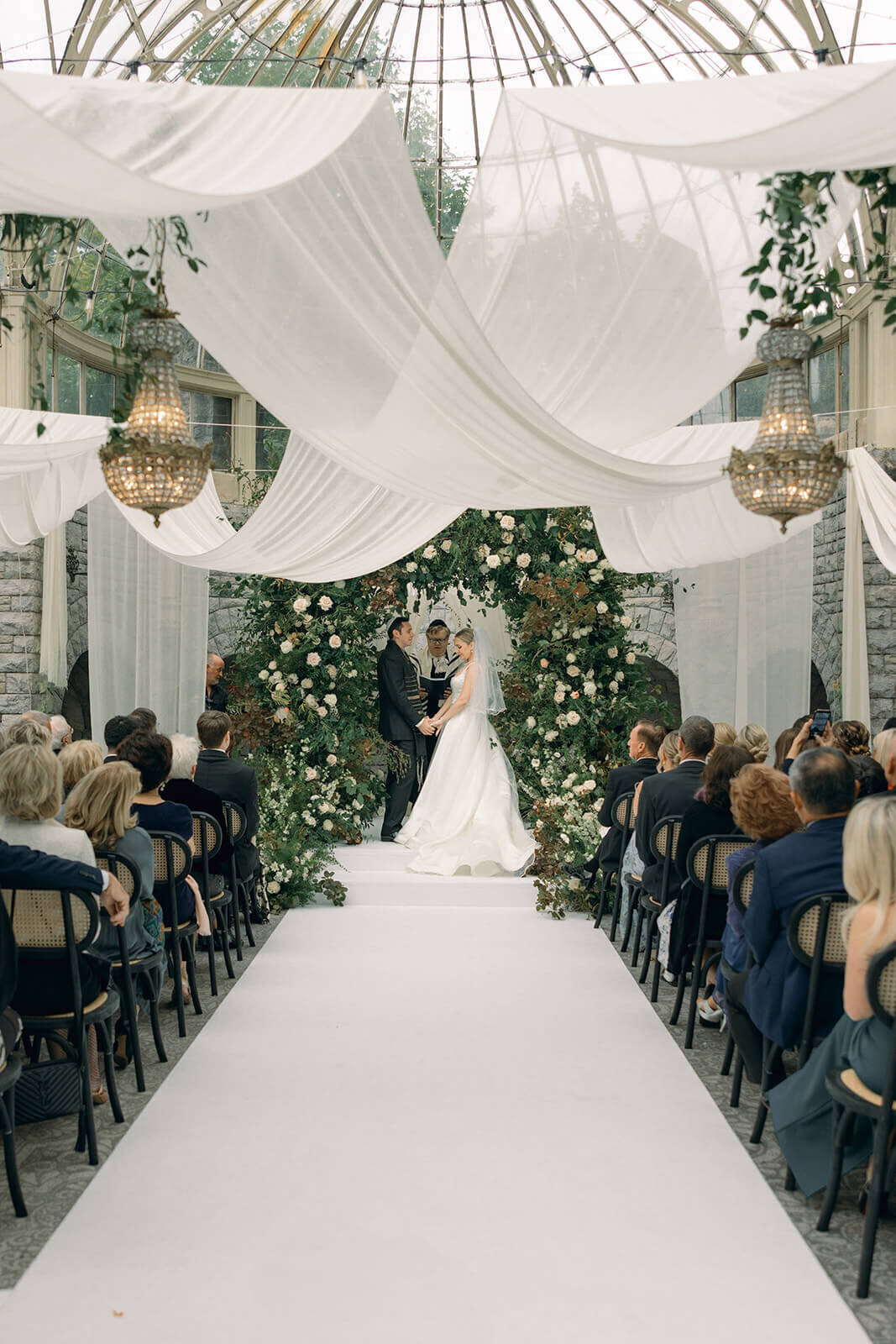 chuppah wedding flower installation3