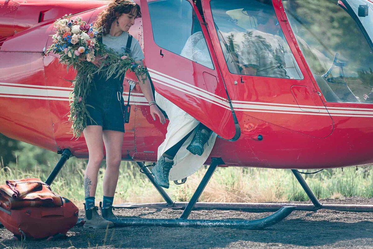photographer-who-specializes-in-helicopter-wedding-on-glaciers-in-alaska-Soul-and-Sky-Weddings