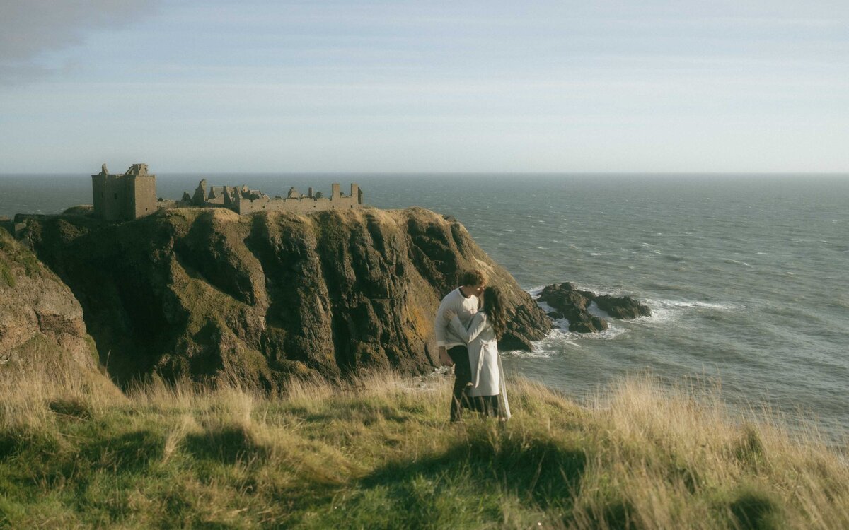 SecretProposal-TheSwiechs-Brandon&McKennaDunnotarCastleScotland-88