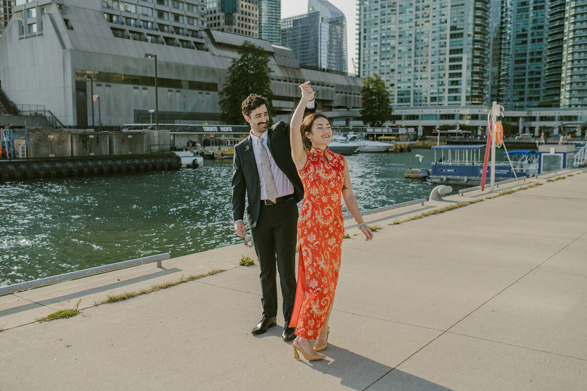 toronto-city-elopement-city-hall-ttc-subway-sugar-beach-fun-romantic-sumer-wedding-2807