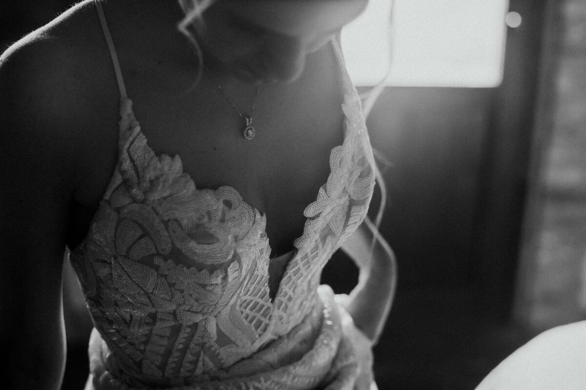 intimate-wedding-in-tuscany-bride-getting-ready-scaled-2 (1)