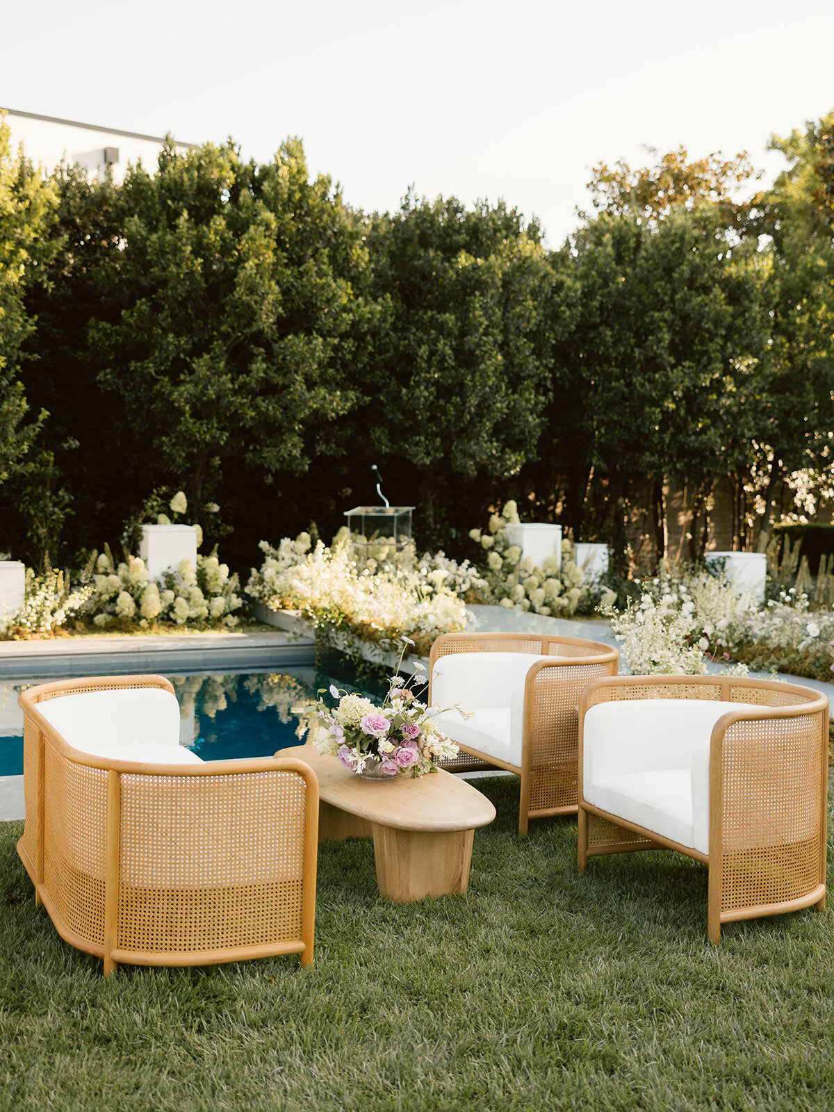Backyard-Wedding-LosAngeles-ModernFamily-6112