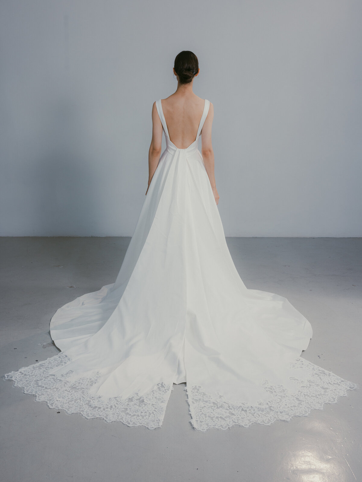 Dramatic Back Weddin Gown 