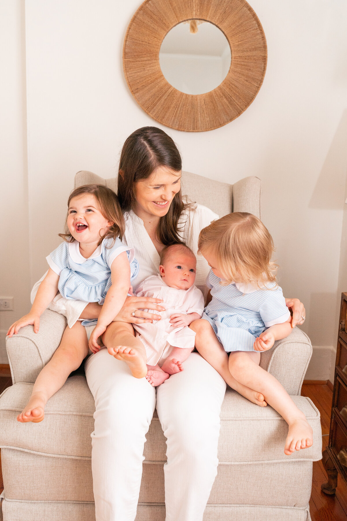Signal Mountain newborn photographer Kelley Hoagland with candid family pose. At home lifestyle photos.