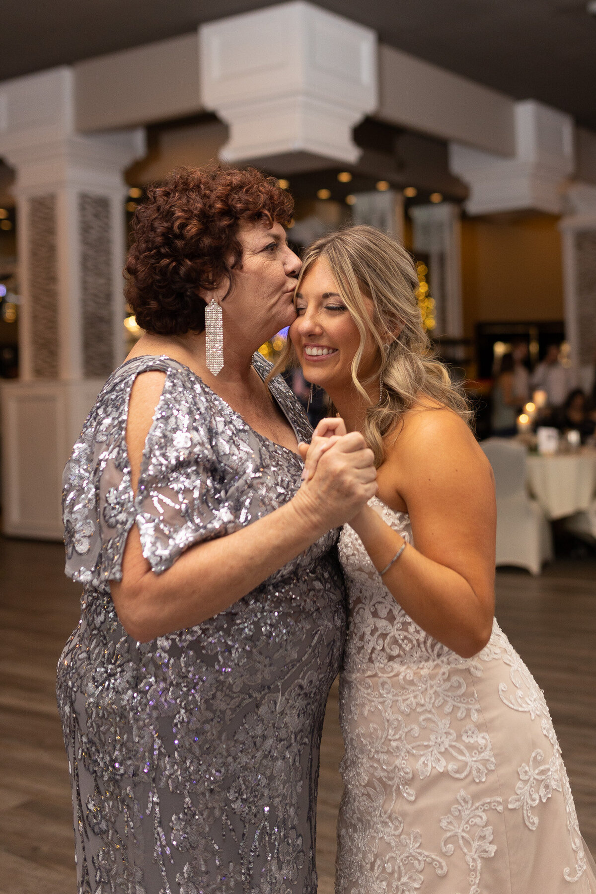 Wedding in Shelby Townshp MI by Savvy Shoots photography
