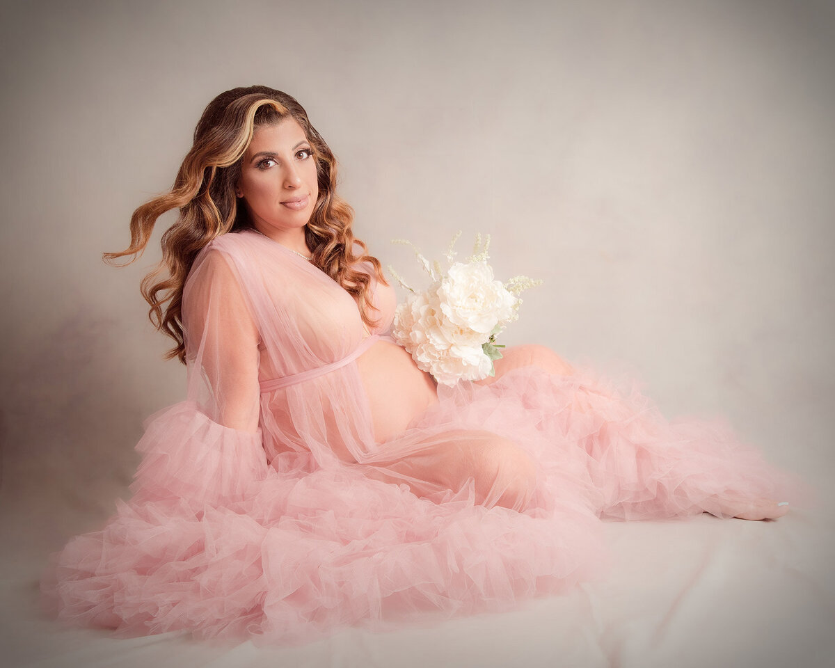 new_tally safdie photography maternity session pink tule