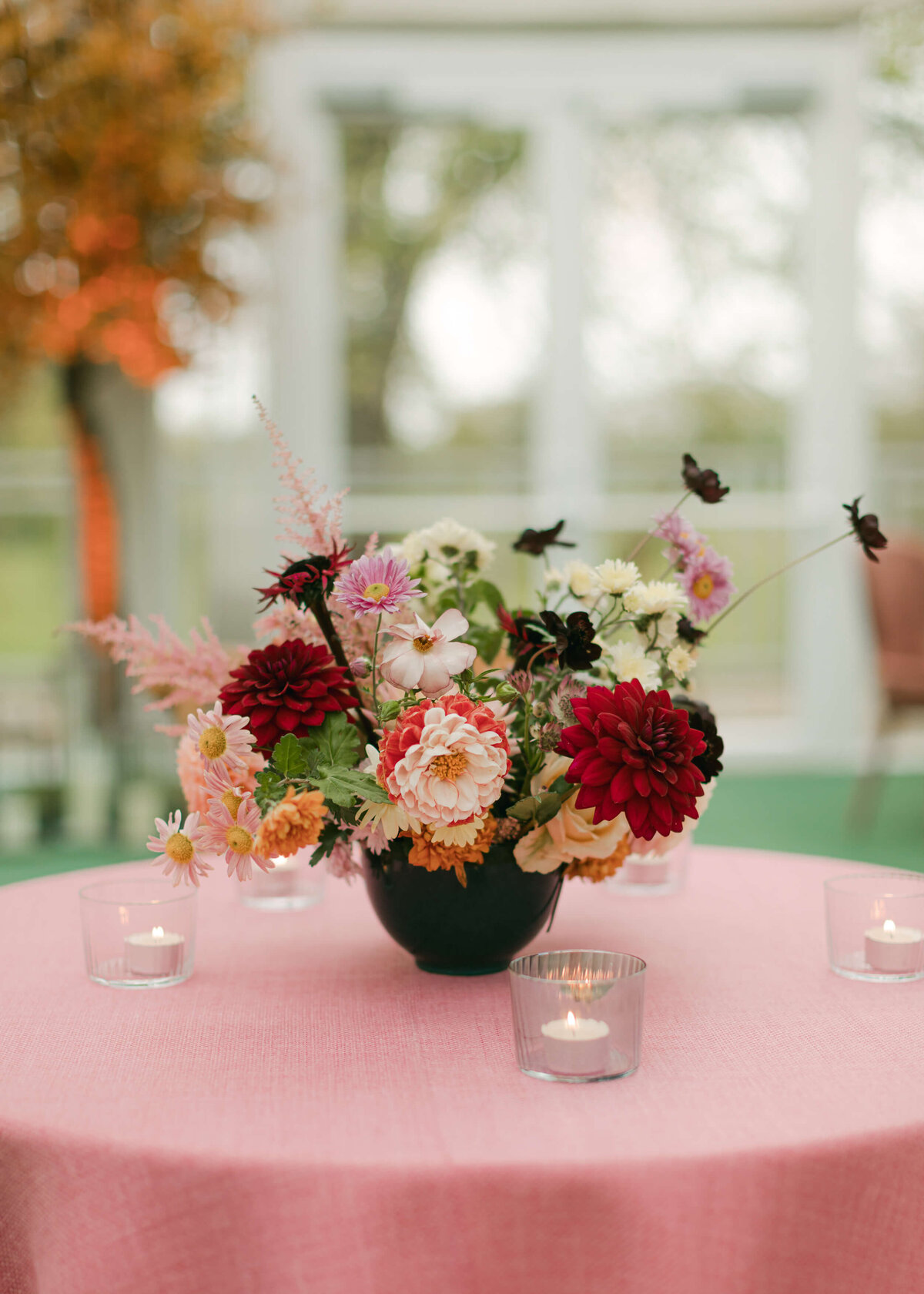 chloe-winstanley-wedding-oxford-gsp-reception-flowers