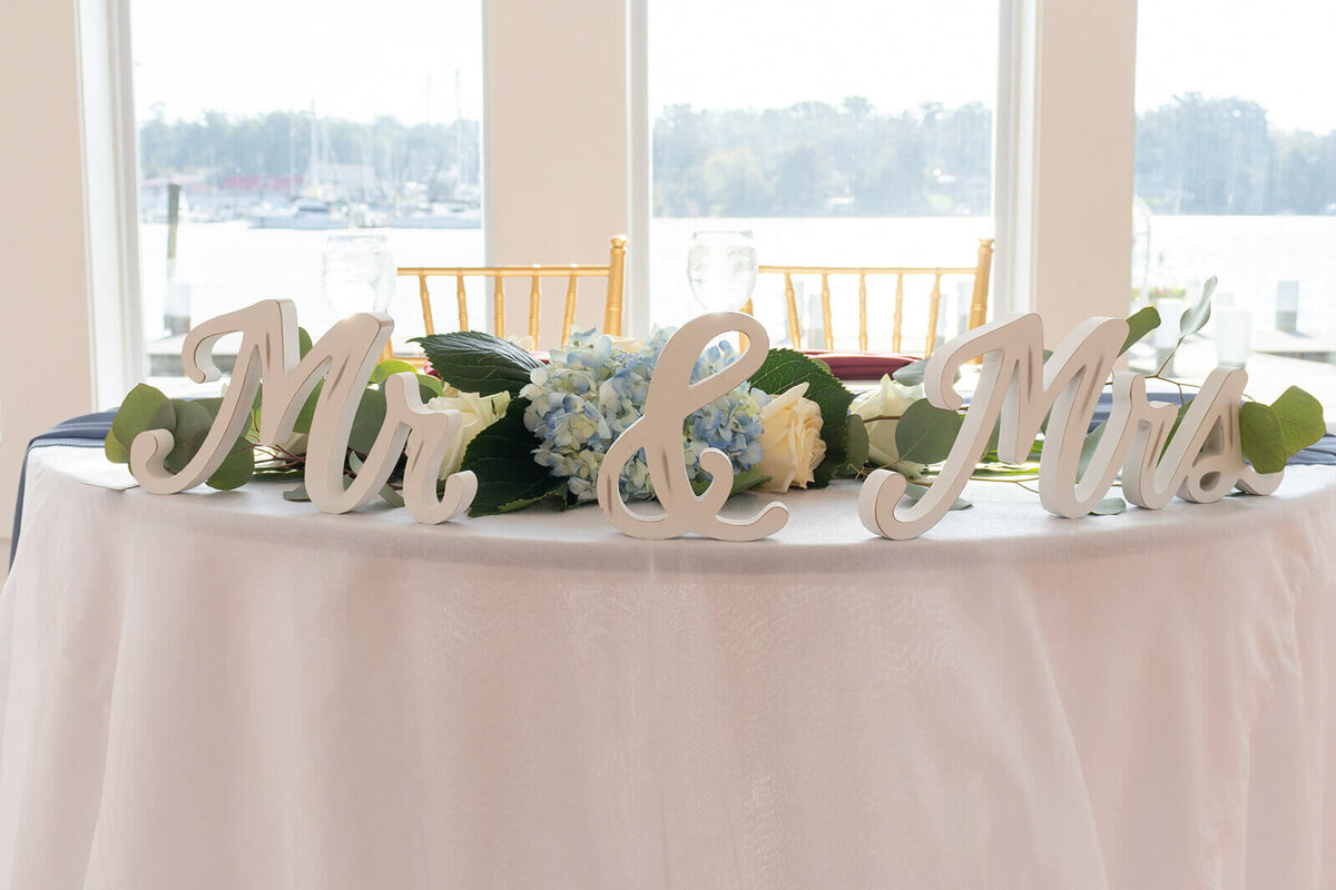 classic white sweetheart table